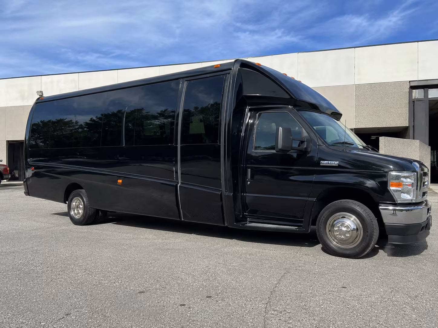 find a wine tour bus for groups of any size in livonia