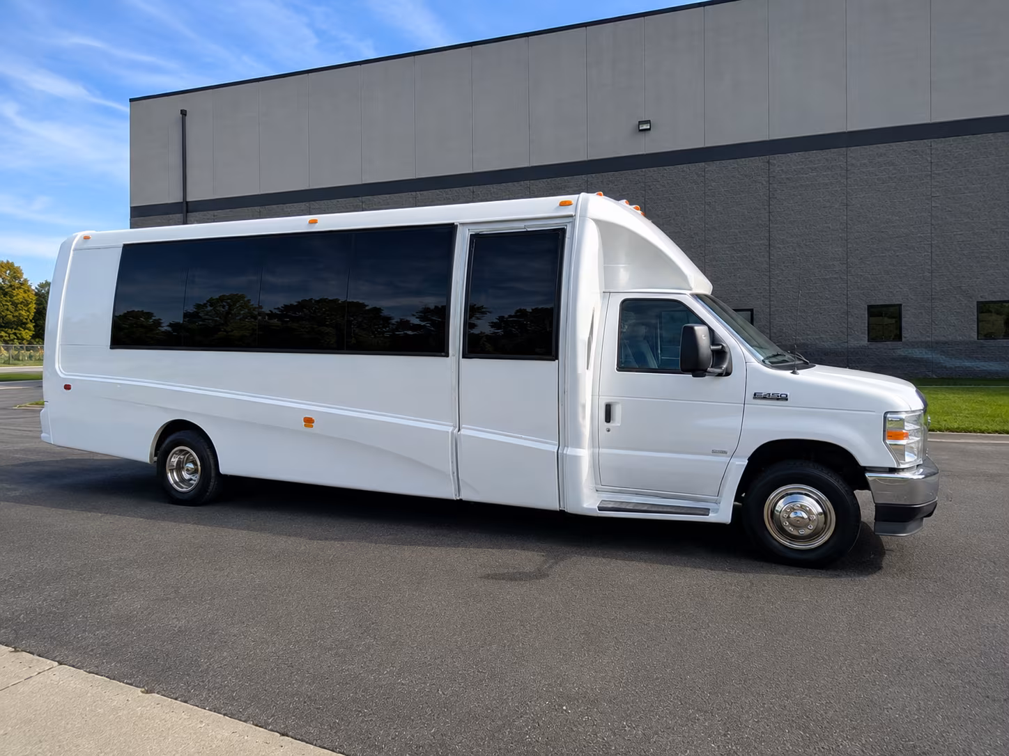 pontiac private shuttles for pontiac school pickups and drop offs